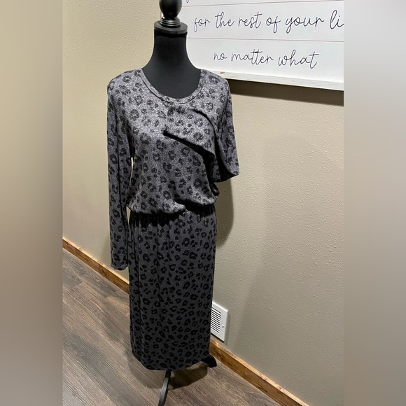 Comfy Fall Dress - Animal Print -Size L - Picture 3 of 5